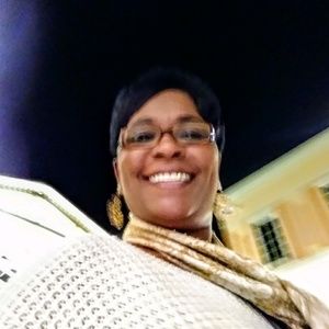 Meet your Posher, Alma
